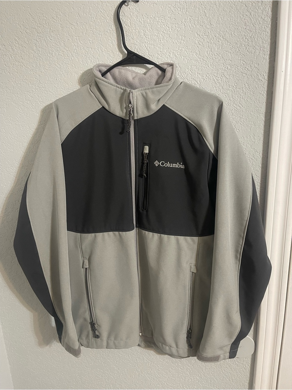 Columbia Two-Tone Light Gray and Black Full-Zip Jacket